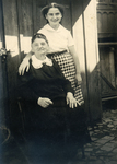 Selma Meerbaum-Eisinger (1924-1942) con su Abuela Henrietta Schrager Thaler, Romania 1940, Hoy Día Ucrania
